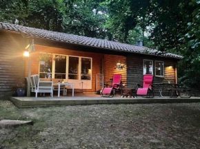 Lönnekullen, enkel sommarstuga mitt i skogen på Österlen med dusch ute